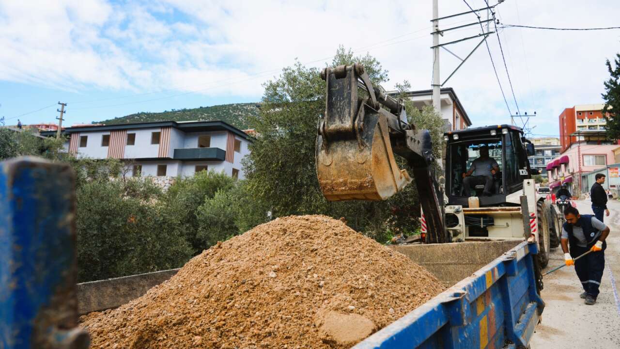 Milas Belediyesi Ekipleri Tamirat Çalışmalarını Hızlandırdı 4